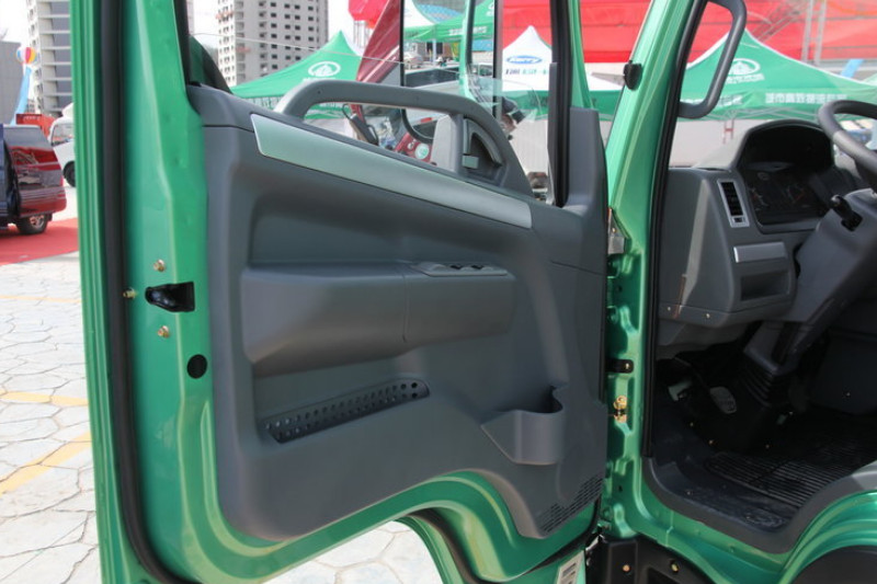 开瑞 绿卡S 129马力 3360轴距 4X2 4.2米 国四 单排厢式轻卡(SQR5041XXYH02D)