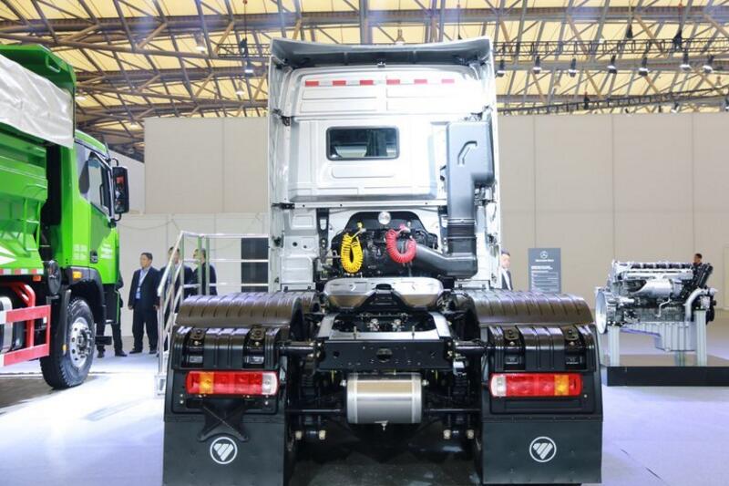 福田 欧曼GTL 6系重卡 超能版 430马力 6X4 国五危险品牵引车(速比:3.7)(BJ4259SNFKB-AB)