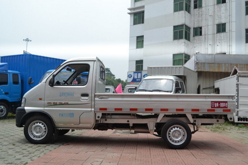 金杯 西部牛仔 1.3L 88马力 汽油/CNG 4X2 3.3米 国四单排栏板微卡