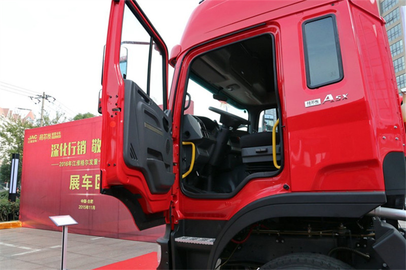 江淮 格尔发A5W重卡 270马力 8X4 9.5米 国四排半厢式载货车(一汽10档)(HFC5311XXYP2K4H45F)