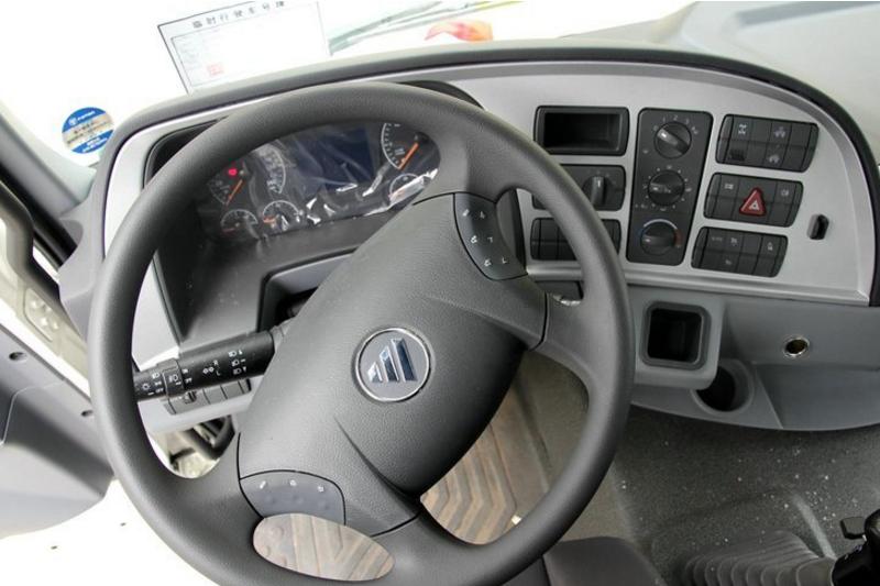 福田 欧曼GTL 6系重卡 超能版 360马力 4X2 国五危险品牵引车(BJ4189SLFKA-AC)