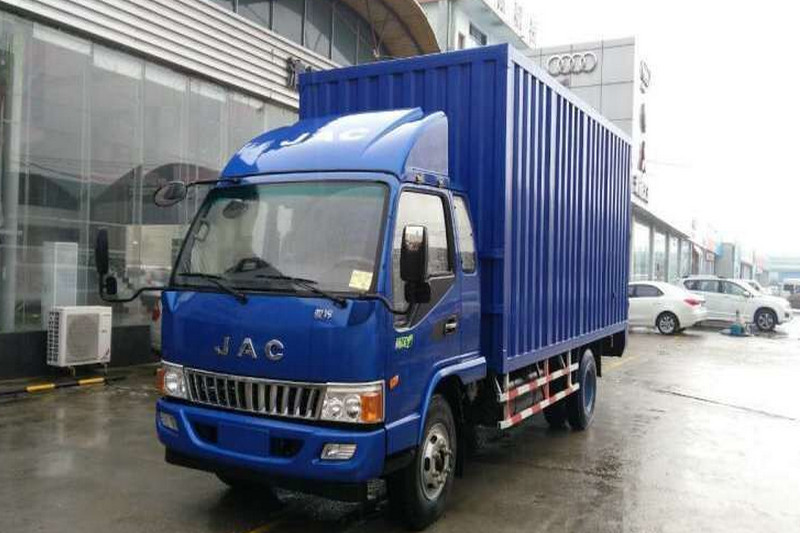 江淮 骏铃E3 82马力 3米 国四 排半厢式轻卡(HFC5030XXYP93K1B3)