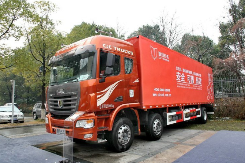 联合卡车 U260重卡 260马力 6X2 LNG 9.4米 国五 厢式载货车(SQR5252XXYN5T2)