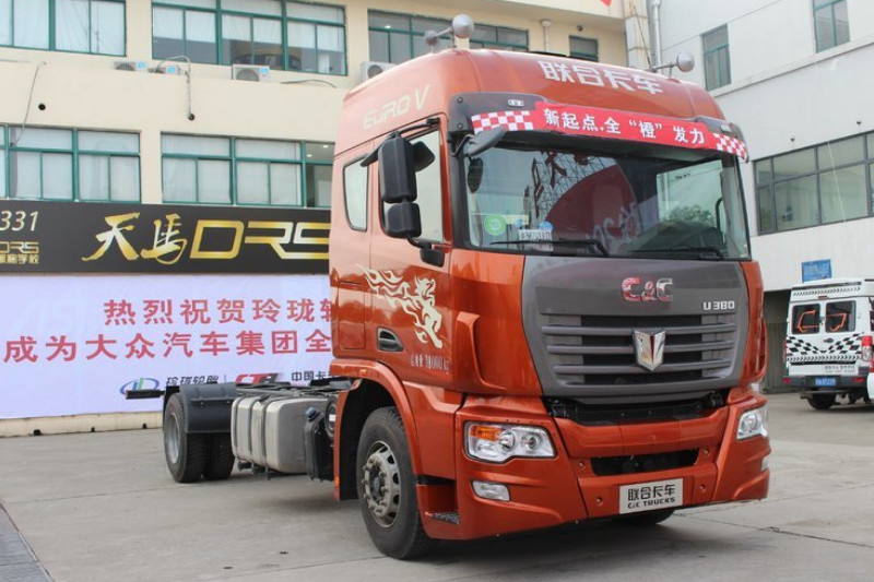 联合卡车 U系重卡 380马力 4X2 国五 中置轴列车底盘(QCC5182ZKXD651Z)