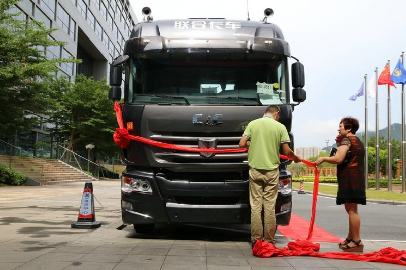 联合卡车 U340重卡 340马力 4X2 国四 牵引车(SQR4181D6Z-1)