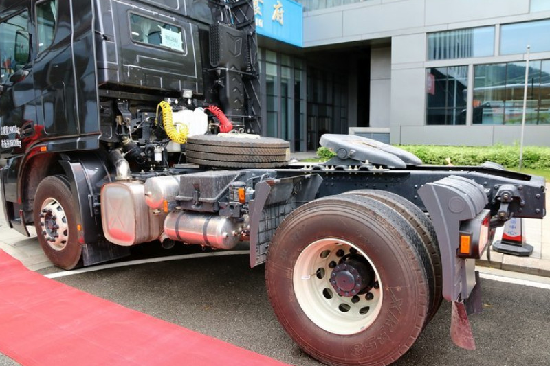 联合卡车 U340重卡 340马力 4X2 国四 牵引车(SQR4181D6Z-1)