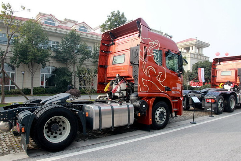 联合卡车 U380重卡 标载型 380马力 4X2 国四 低鞍座牵引车(SQR4181D6Z-2)