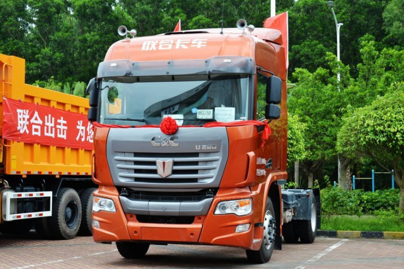 联合卡车 U260重卡 260马力 4X2 国五 LNG牵引车(SQR4182N6Z)