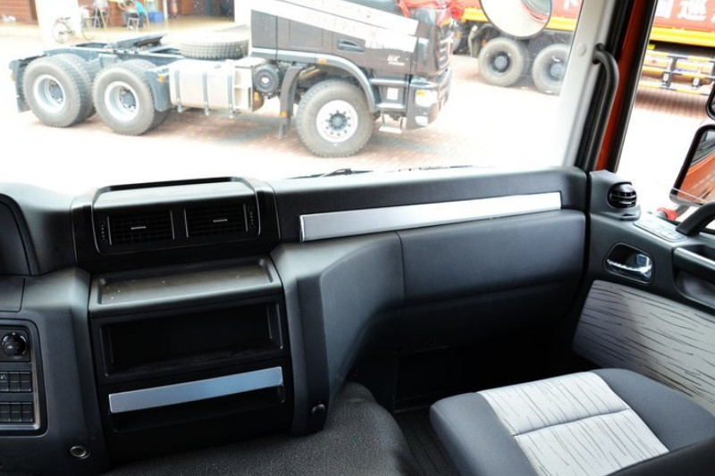 联合卡车 U260重卡 260马力 4X2 国五 LNG牵引车(SQR4182N6Z)