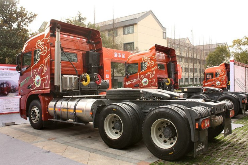 联合卡车 U400重卡 400马力 6X4 国五 LNG牵引车(SQR4252N6ZT4-3)