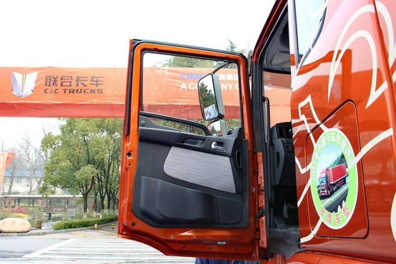 联合卡车 U480重卡 2015款 旗舰版 480马力 6X4 国四 牵引车(SQR4251D6ZT4-6)