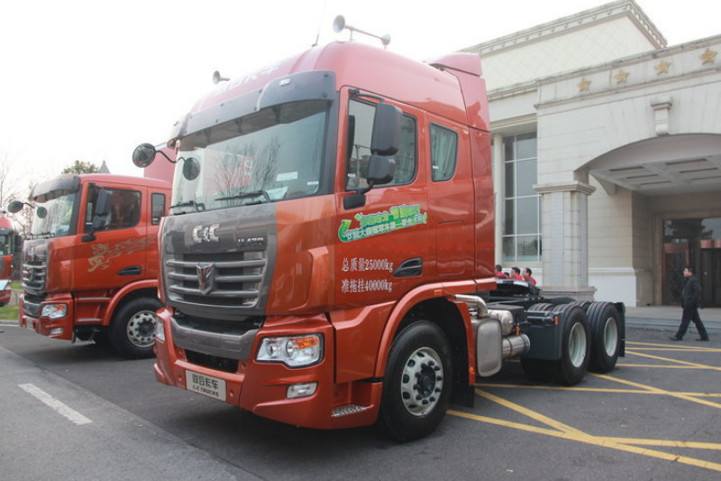 联合卡车 U430重卡 430马力 6X4 国五 牵引车(QCC4252D654-2)