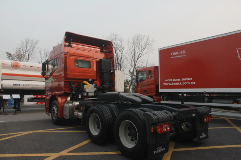 联合卡车 U430重卡 430马力 6X4 国五 牵引车(QCC4252D654-2)