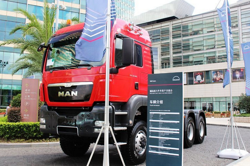 曼(MAN) TGS BBS系列重卡 540马力 国四 6X6牵引车(型号:33.540)