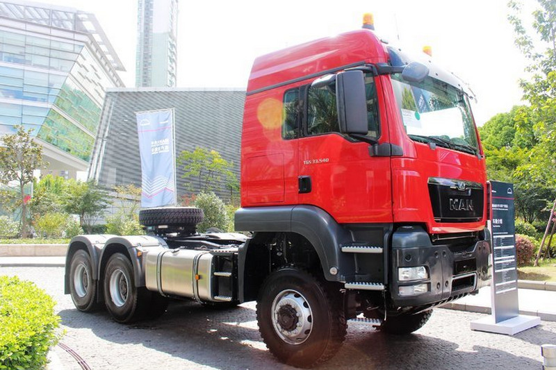 曼(MAN) TGS BBS系列重卡 540马力 国四 6X6牵引车(型号:33.540)