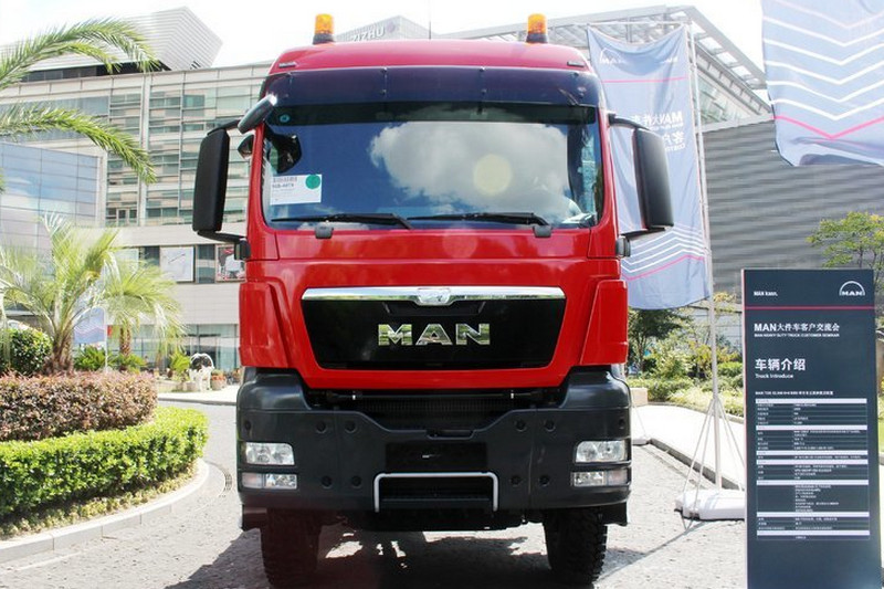 曼(MAN) TGS BBS系列重卡 540马力 国四 6X6牵引车(型号:33.540)