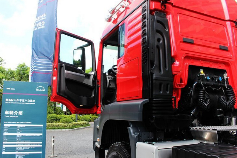 曼(MAN) TGS BBS系列重卡 540马力 国四 6X6牵引车(型号:33.540)