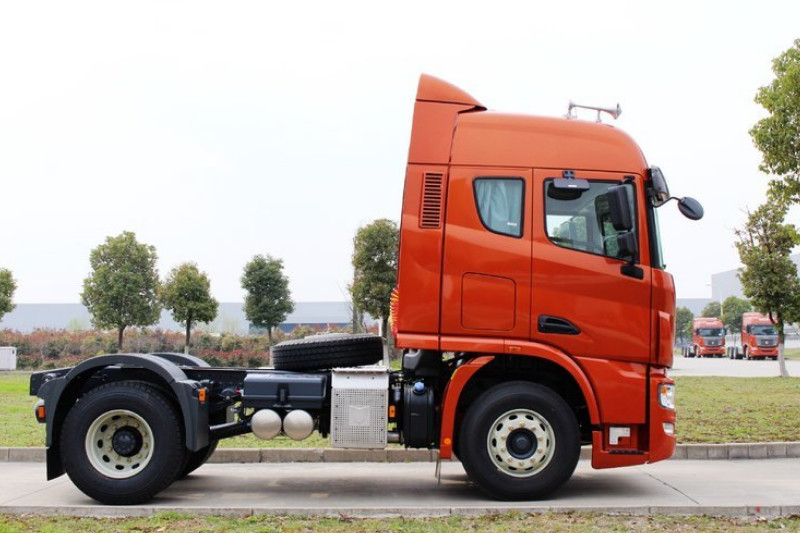 联合卡车 U340重卡 340马力 6X2 LNG 国五 牵引车(SQR4252N6ZT2)