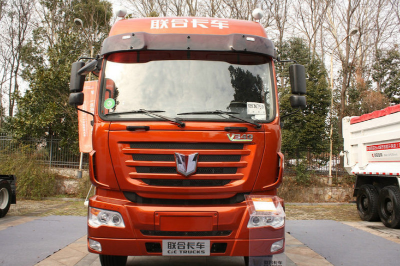 联合卡车 V380重卡 380马力 6X2 国四 牵引车(SQR4251D6ZT2-2)