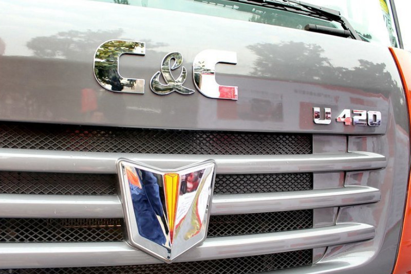 联合卡车 U420重卡 2015款 420马力 6X4 国四 牵引车(SQR4251D6ZT4-6)