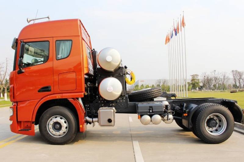 联合卡车 U430重卡 430马力 6X4 国五 牵引车(QCC4252D654)