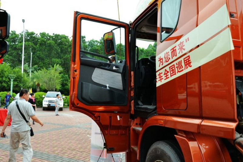 联合卡车 U420重卡 420马力 6X4 国四 牵引车(SQR4251D6ZT4-6)