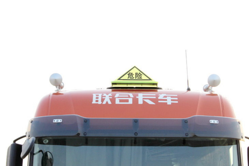 联合卡车 U380重卡 380马力 6X4 国四 牵引车(危险品)