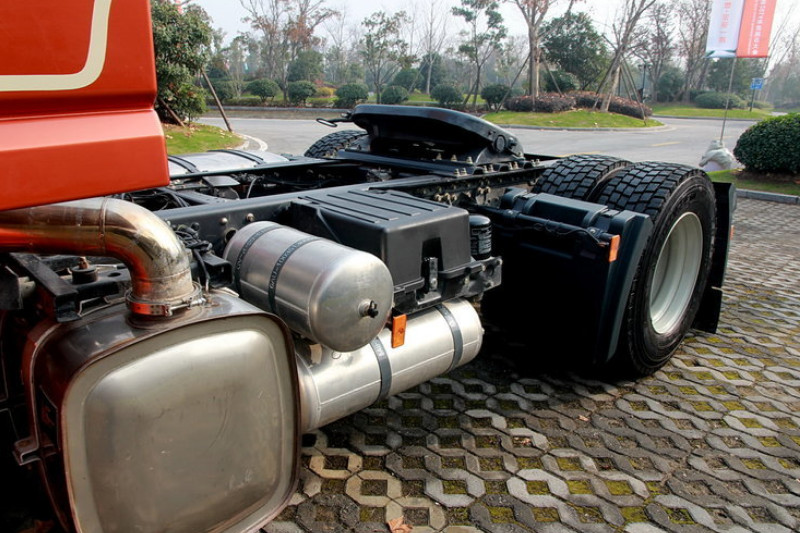 联合卡车 U380重卡 2015款 标载型 380马力 6X2 国四 牵引车(SQR4251D6ZT2)