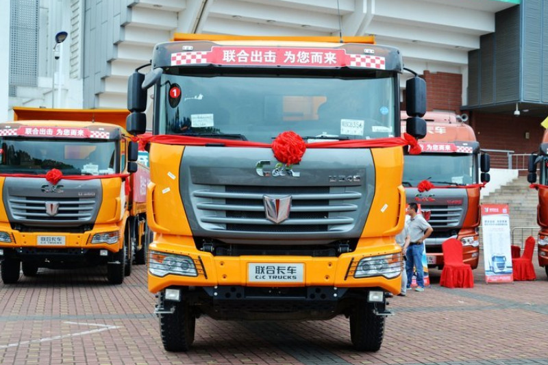 联合卡车U340 340马力 6X4 5.6米LNG 国四 自卸车(SQR3251D6T4-2)