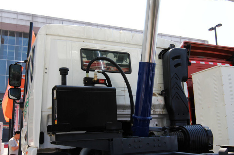 联合卡车U340 340马力 6X4 5.6米LNG 国五 自卸车(SQR3252N6T4)底盘图片