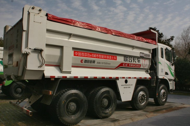 联合卡车U340 340马力 6X4 5.6米LNG 国五 自卸车(SQR3252N6T4)