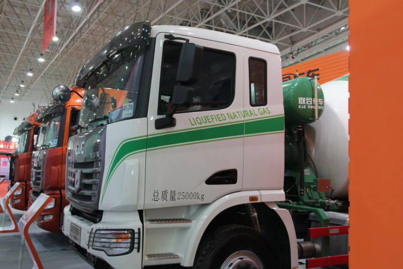 联合卡车U340 340马力 6X4 LNG 国四 混凝土搅拌车(SQR5251GJBN6T4)