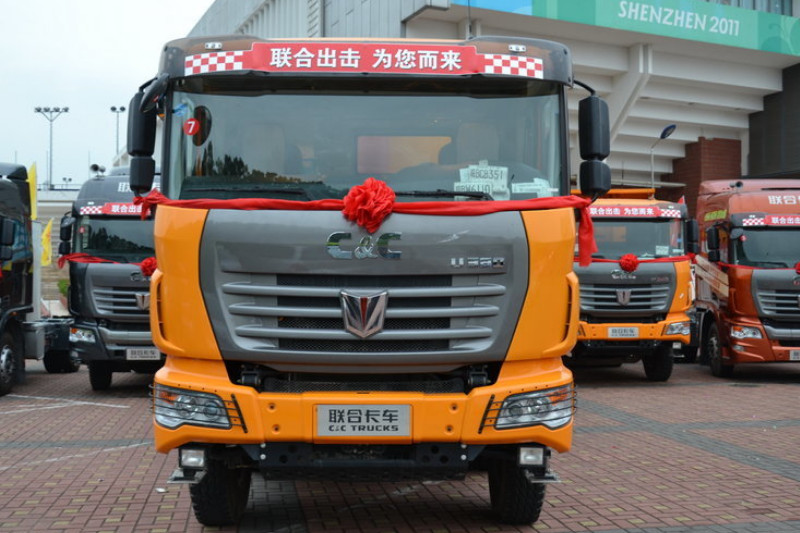 联合卡车U380 380马力 8X4 7.6米LNG 国五 自卸车(SQR3312N6T6)