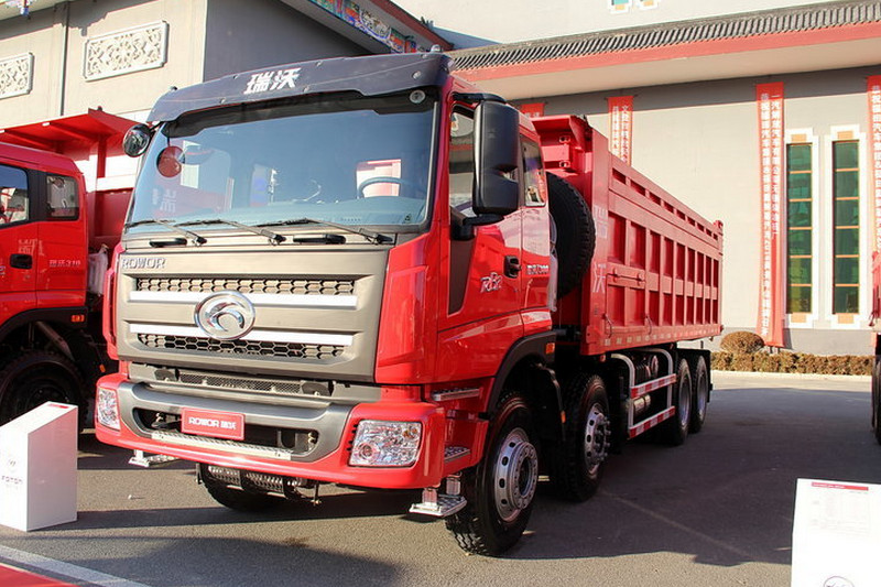 福田 瑞沃RB2 300马力 8X4 7.2米 国五 LNG自卸车(BJ3315DNPJC-6)