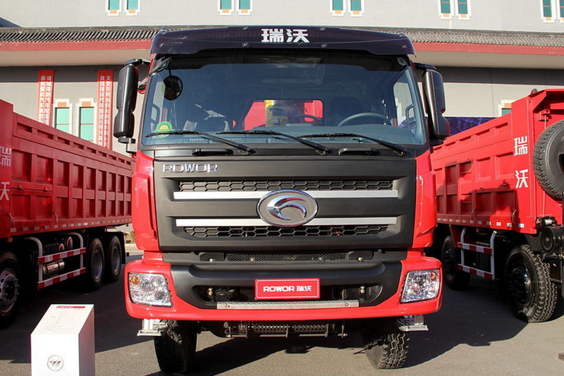 福田 瑞沃RB2 300马力 8X4 7.2米 国五 LNG自卸车(BJ3315DNPJC-6)