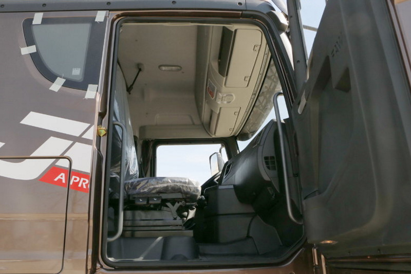 一汽解放青汽 JH6重卡 500马力 6X4 国五牵引车(CA4250P25K2T1E5A)