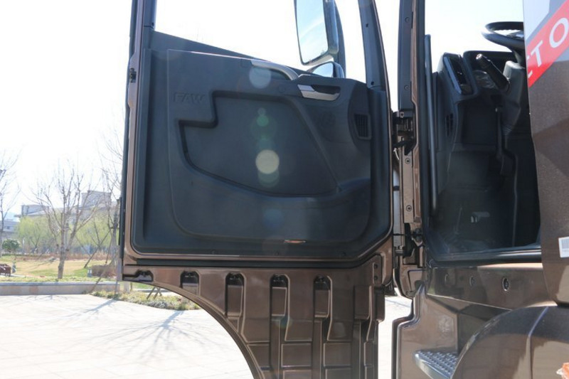 一汽解放青汽 JH6重卡 500马力 6X4 国五牵引车(CA4250P25K2T1E5A)