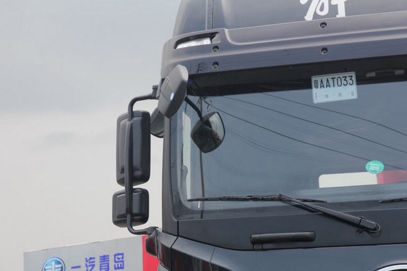 一汽解放青汽 JH6重卡 400马力 6X4 LNG 国五牵引车(CA4250P25K27T1E5M)