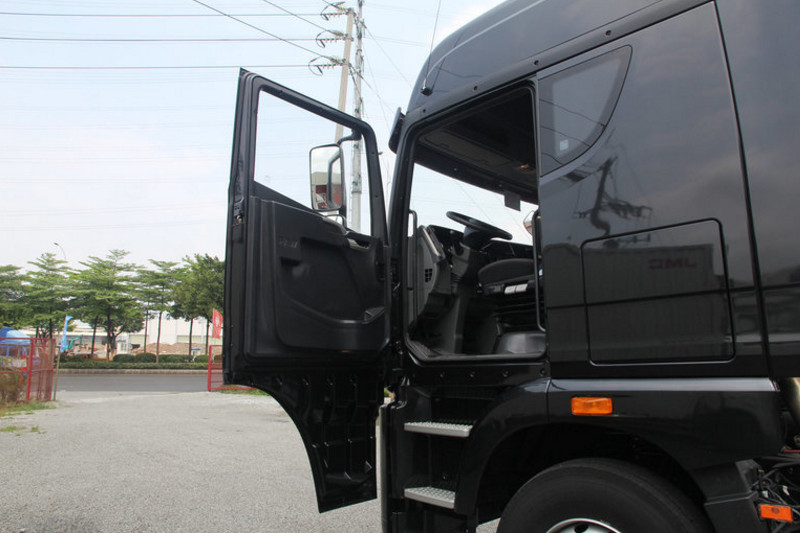 一汽解放青汽 JH6重卡 400马力 6X4 LNG 国五牵引车(CA4250P25K27T1E5M)