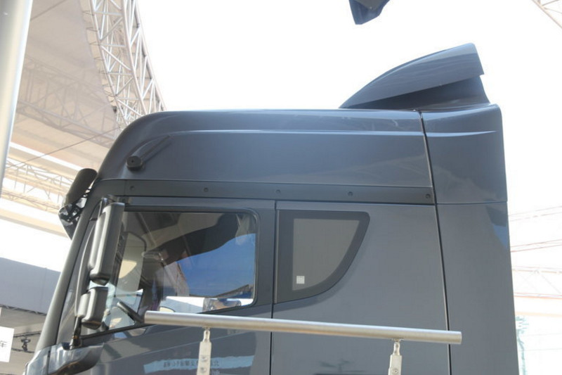 一汽解放青汽 JH6重卡 370马力 6X4 国四牵引车(CA4250P25K2T1E4)