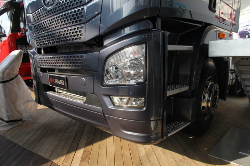 一汽解放青汽 JH6重卡 370马力 6X4 国四牵引车(CA4250P25K2T1E4)