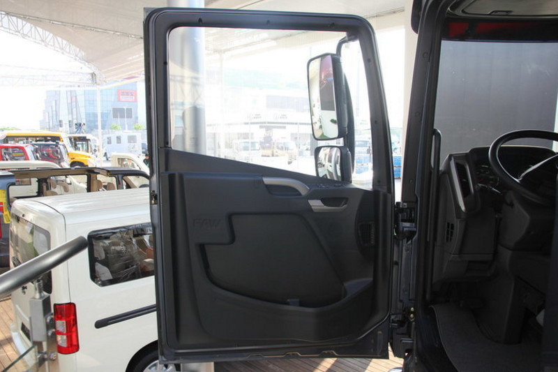 一汽解放青汽 JH6重卡 370马力 6X4 国四牵引车(CA4250P25K2T1E4)