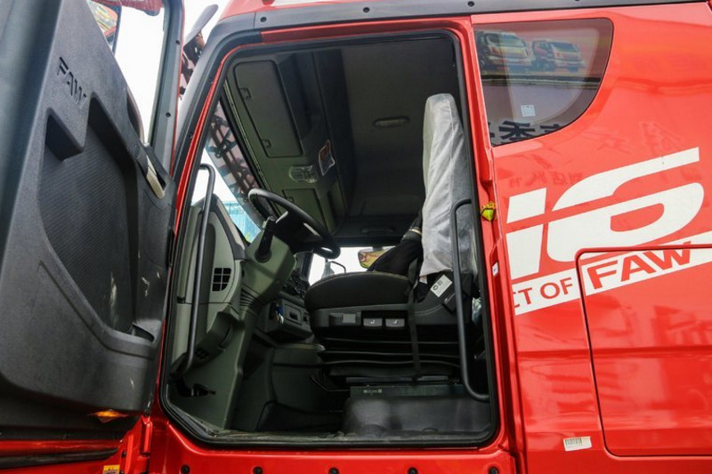 一汽解放青汽 JH6重卡 400马力 6X4 LNG 国五牵引车(CA4250P25K27T1E5M)