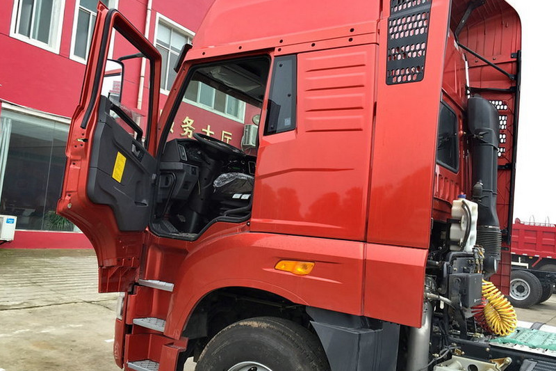 一汽解放青汽 天V重卡 430马力 6X4 国五牵引车(双油箱)(CA4256P2K15T1E5A80)