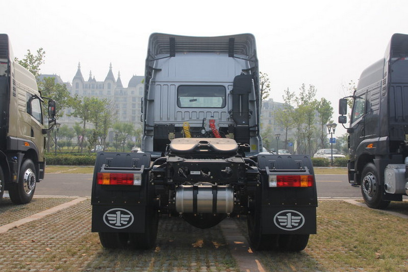 一汽解放青汽 天V重卡 350马力 6X2 国四牵引车(CA4226P2K2T3E4A80)