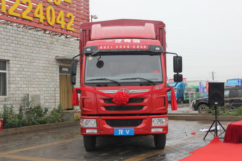 一汽解放青汽 龙V中卡 180马力 4X2 6.8米 国四仓栅式载货车(CA5167CCYPK2L2E4A80-1)