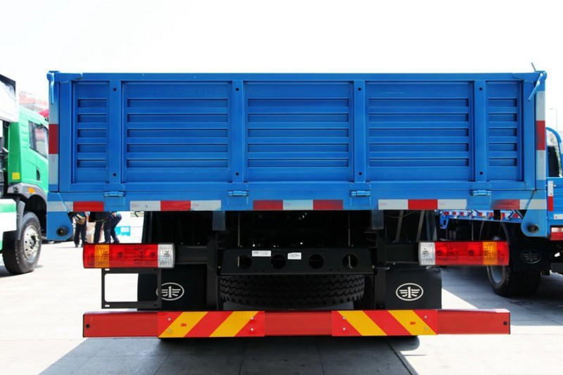 一汽解放青汽 龙V中卡 164马力 4X2 6.8米 国四栏板载货车(CA1169PK2L2E4A80)