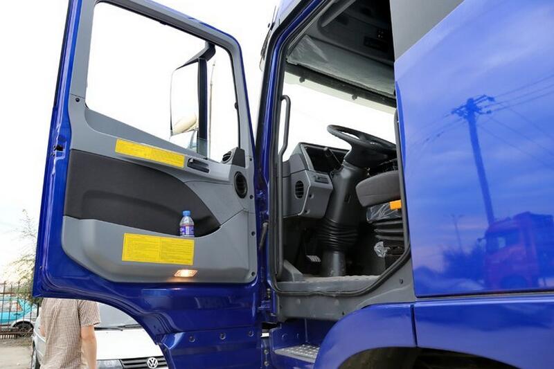 福田 欧曼GTL 6系重卡 350马力 8X4 国四载货车底盘(BJ5319CCY-XH)