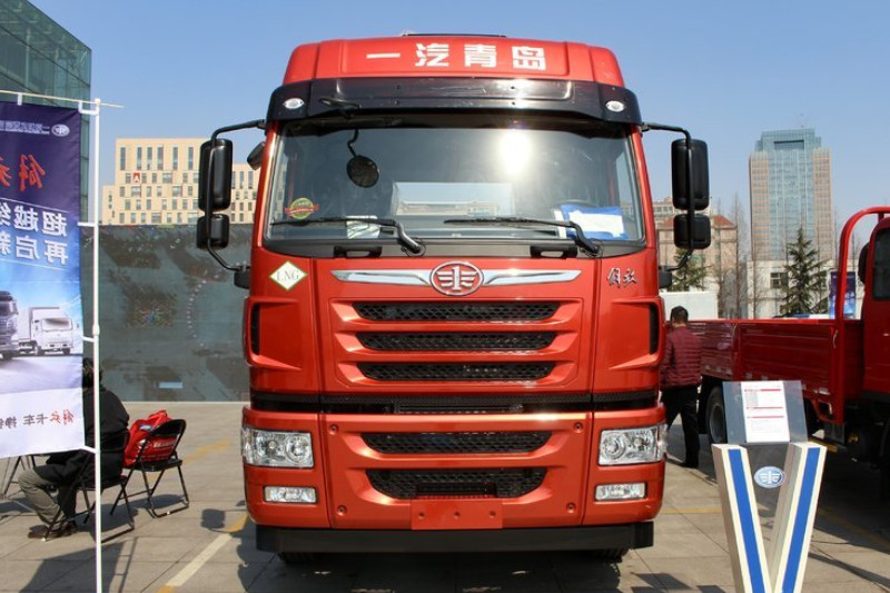 一汽解放青汽 悍V重卡 350马力 6X2 国四牵引车(双油箱)(CA4227P1K15T3E4A80)