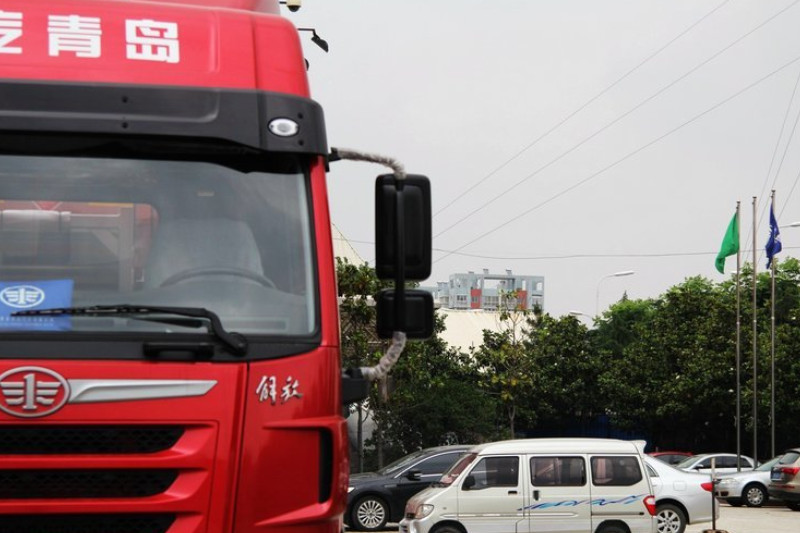 一汽解放青汽 悍V重卡 336马力 6X2 国五LNG牵引车(法士特10档)(CA4226P1K15T3NE5A80)
